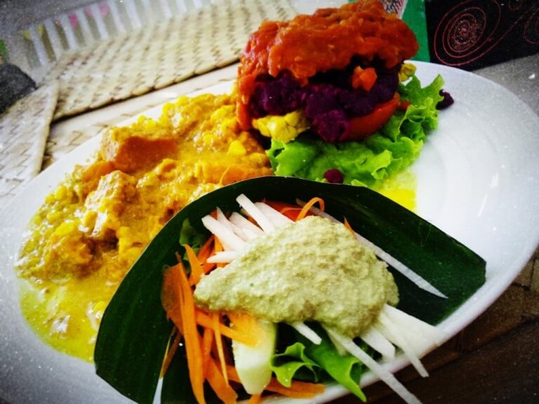 Raw burger na Bali – Ubud – Fussy Bird